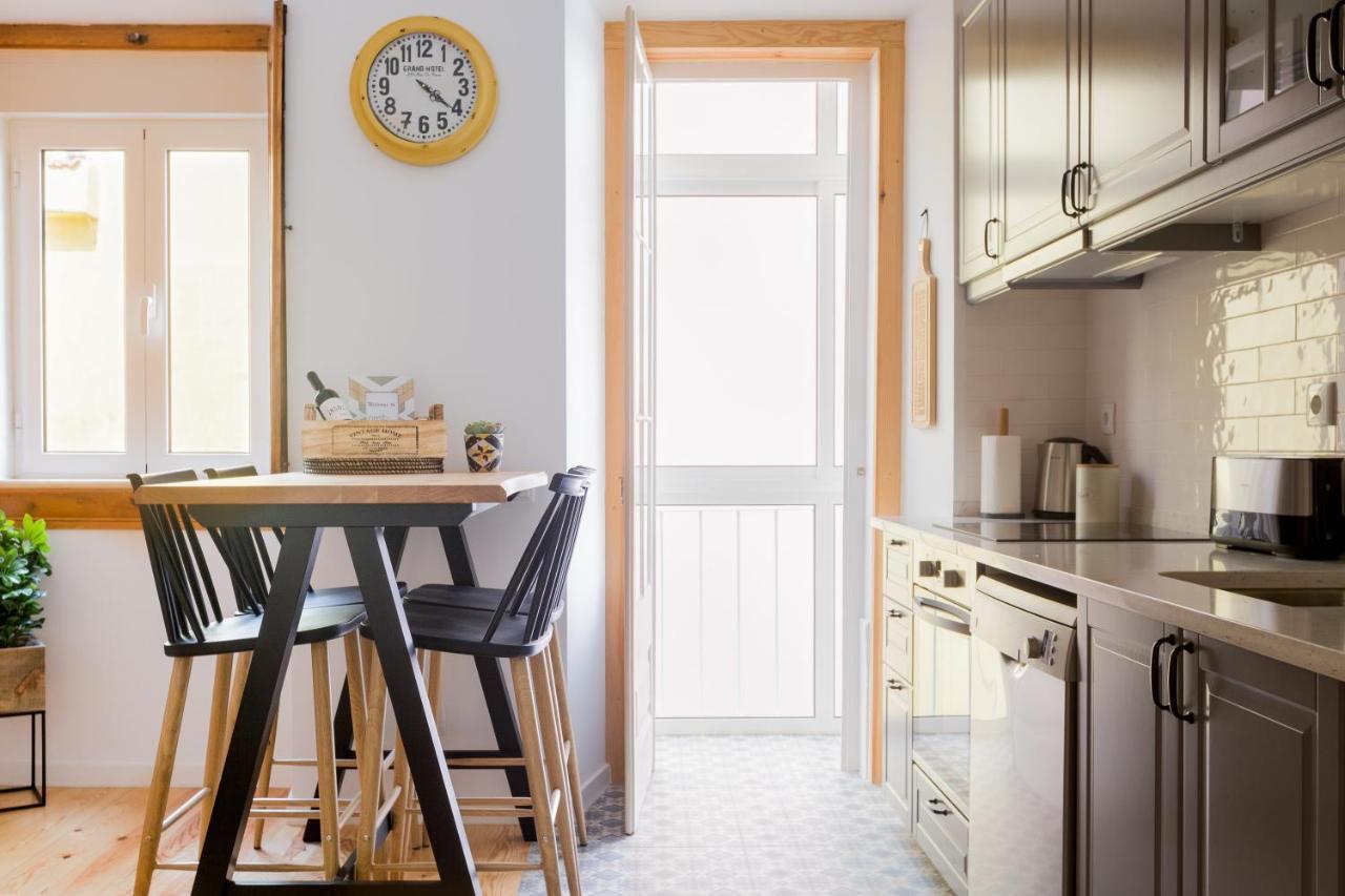 Feel Home In This Stunning Renovated Nest In Graca Lissabon Exterior foto
